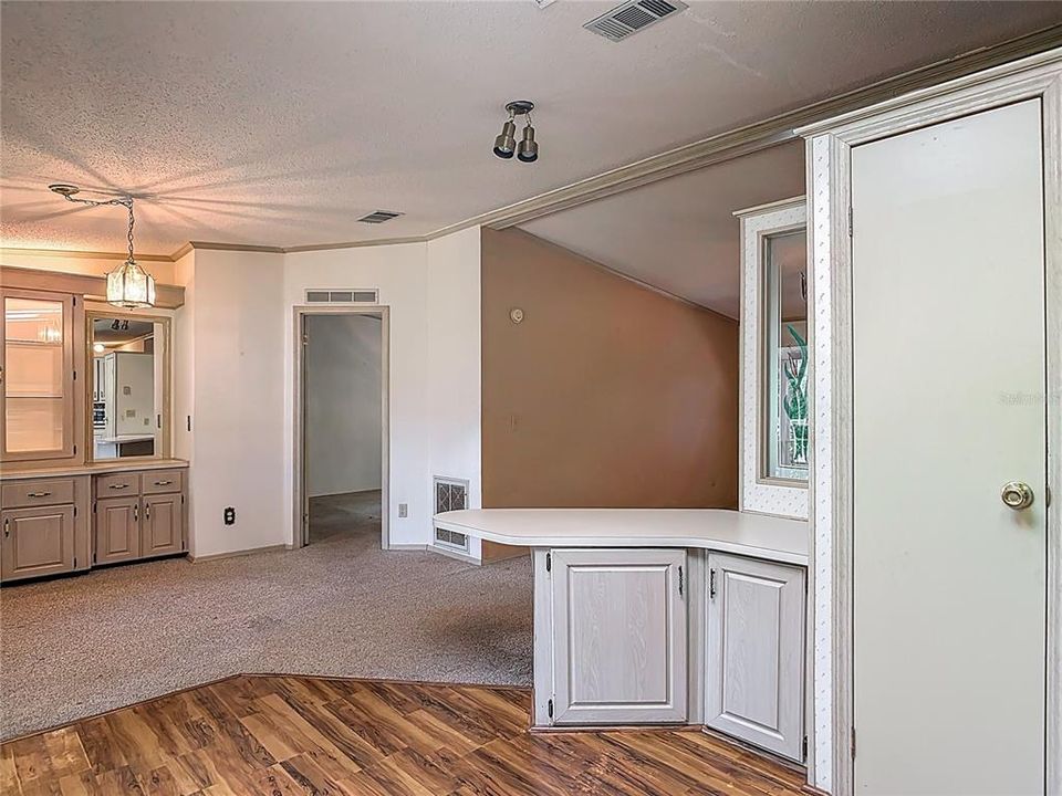 待售: $199,000 (2 贝兹, 2 浴室, 1193 平方英尺)