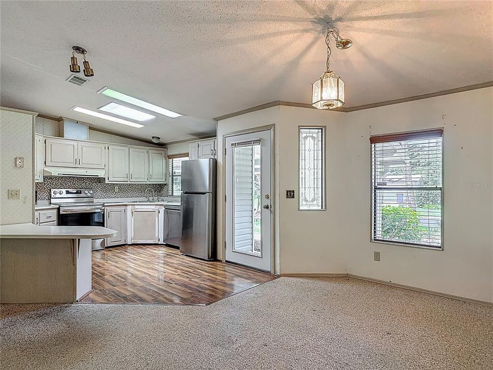 待售: $199,000 (2 贝兹, 2 浴室, 1193 平方英尺)