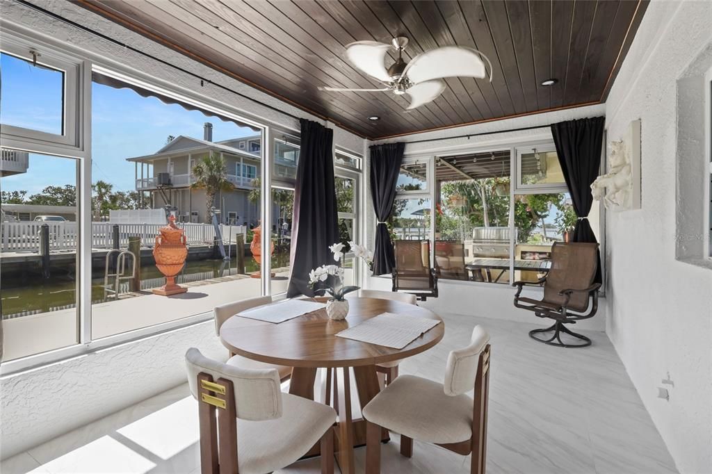 En Venta: $979,000 (3 camas, 3 baños, 1910 Pies cuadrados)