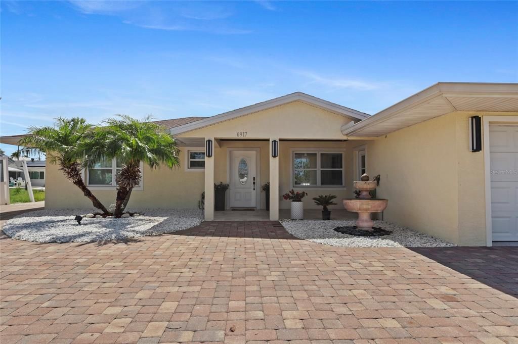 En Venta: $979,000 (3 camas, 3 baños, 1910 Pies cuadrados)