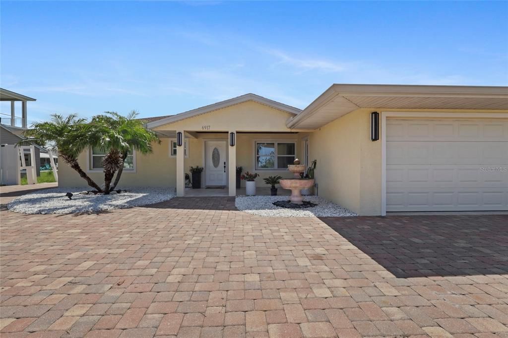 En Venta: $979,000 (3 camas, 3 baños, 1910 Pies cuadrados)