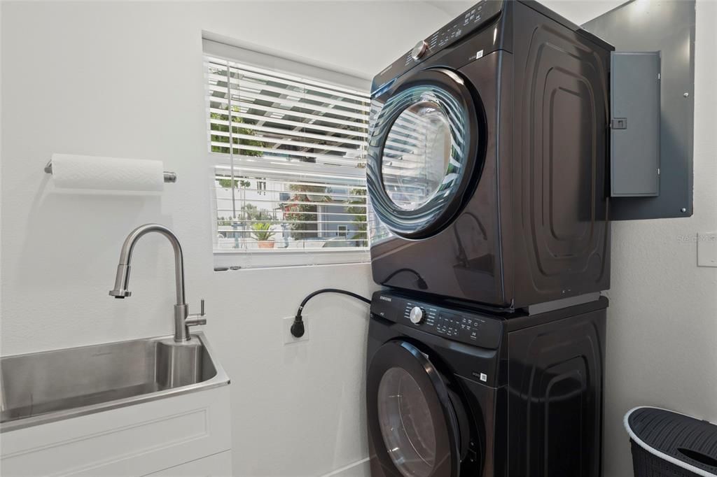 En Venta: $979,000 (3 camas, 3 baños, 1910 Pies cuadrados)