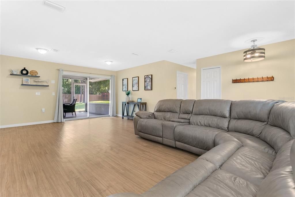 En Venta: $439,900 (3 camas, 2 baños, 1585 Pies cuadrados)