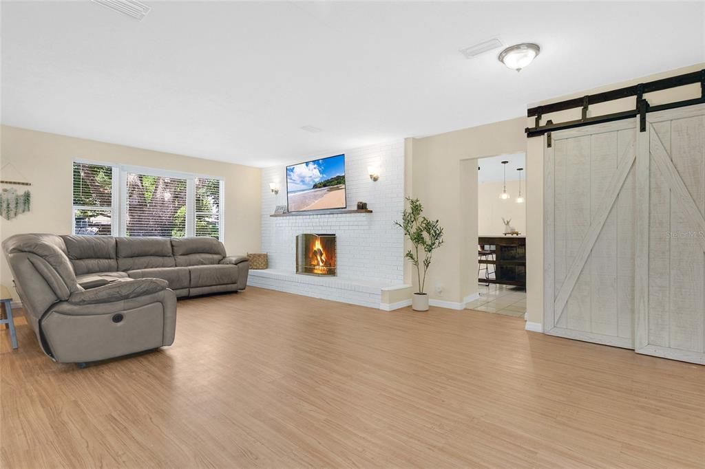 En Venta: $439,900 (3 camas, 2 baños, 1585 Pies cuadrados)