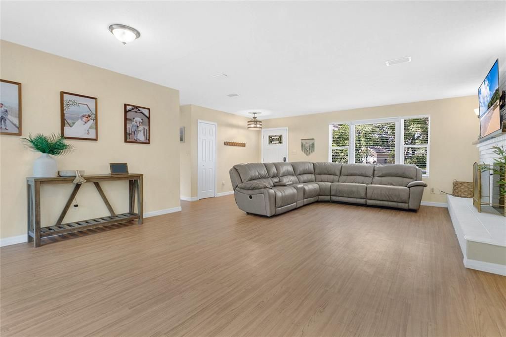 En Venta: $439,900 (3 camas, 2 baños, 1585 Pies cuadrados)