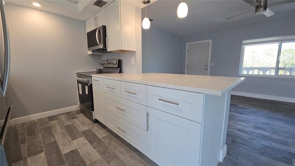 For Rent: $1,300 (2 beds, 1 baths, 792 Square Feet)