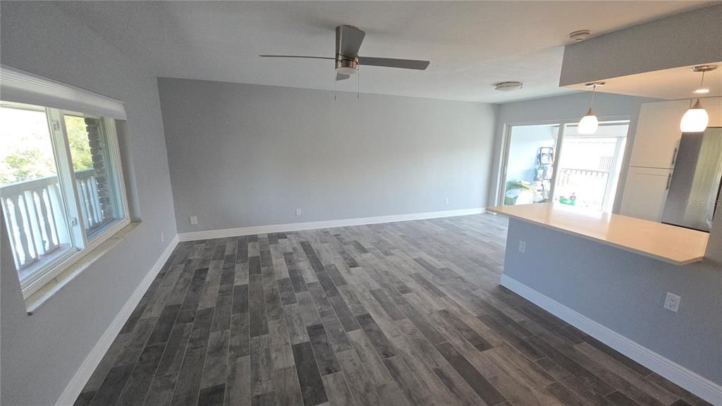 For Rent: $1,300 (2 beds, 1 baths, 792 Square Feet)