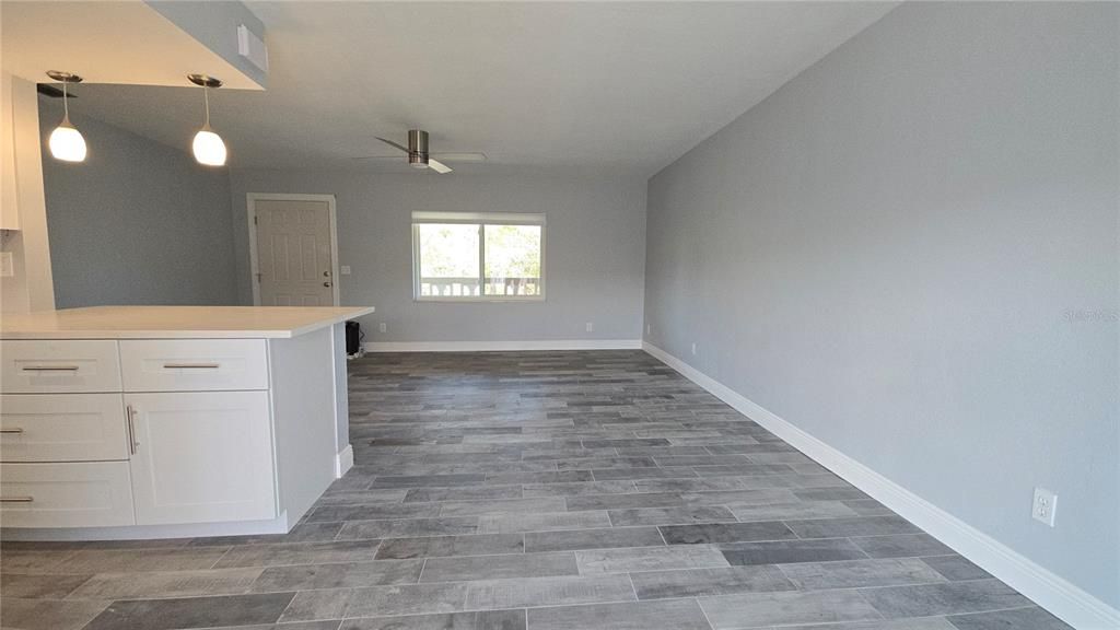 For Rent: $1,300 (2 beds, 1 baths, 792 Square Feet)