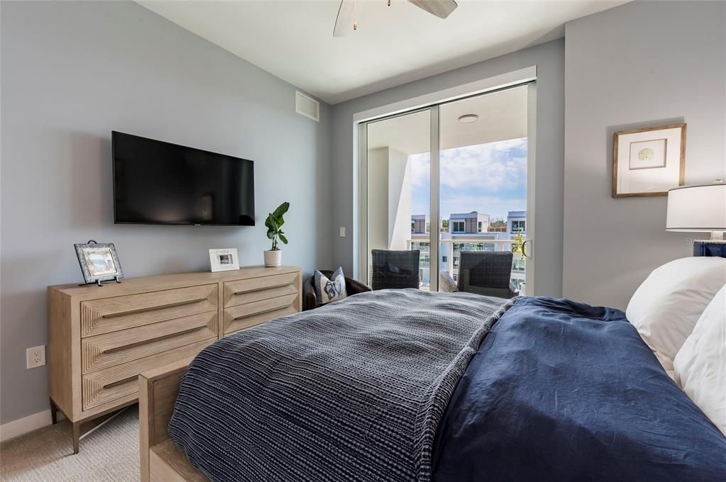 出租: $5,300 (2 贝兹, 2 浴室, 2003 平方英尺)