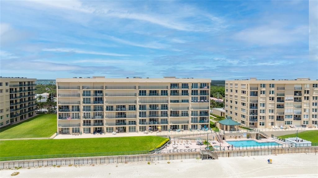 For Sale: $599,000 (3 beds, 3 baths, 2060 Square Feet)