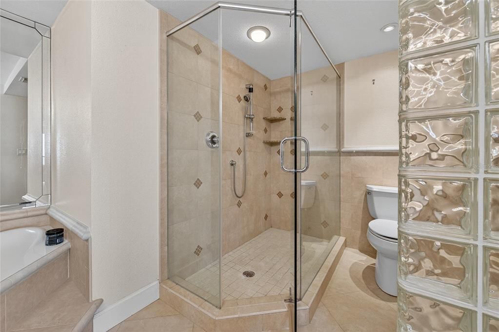 For Sale: $599,000 (3 beds, 3 baths, 2060 Square Feet)