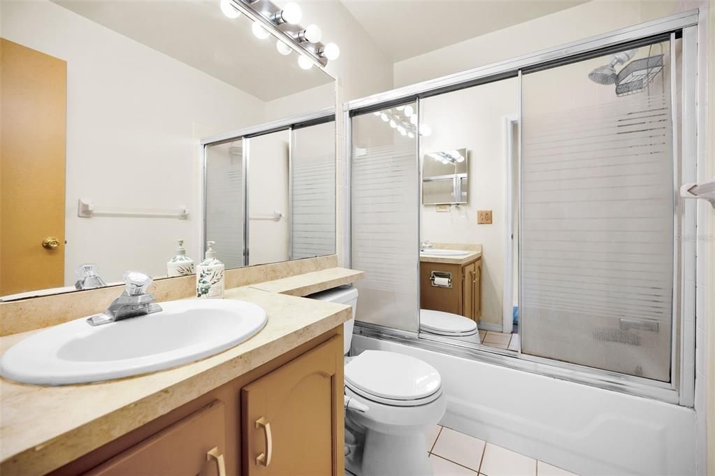 Activo con contrato: $170,000 (2 camas, 2 baños, 900 Pies cuadrados)