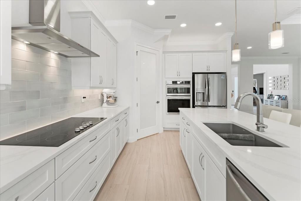 For Sale: $2,295,000 (5 beds, 4 baths, 3541 Square Feet)