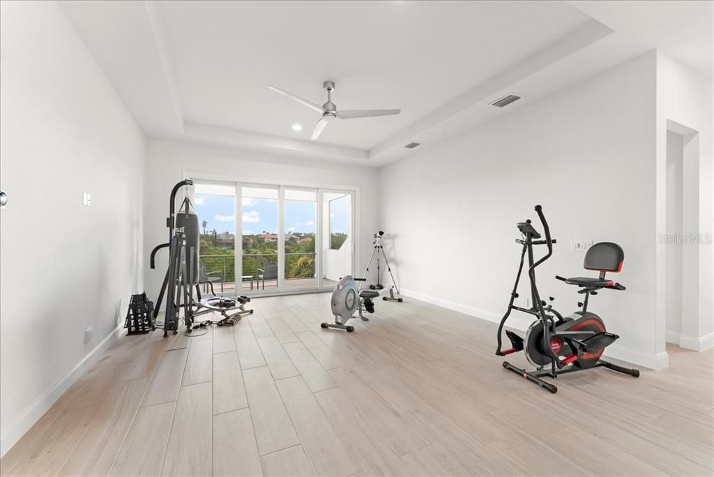 For Sale: $2,295,000 (5 beds, 4 baths, 3541 Square Feet)