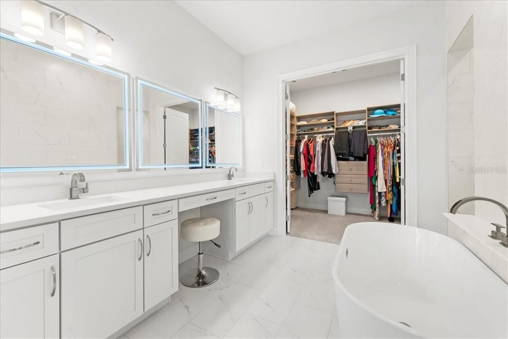 For Sale: $2,295,000 (5 beds, 4 baths, 3541 Square Feet)