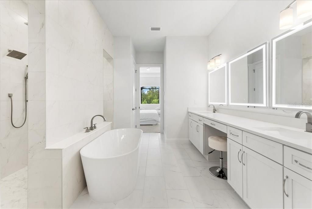 For Sale: $2,295,000 (5 beds, 4 baths, 3541 Square Feet)