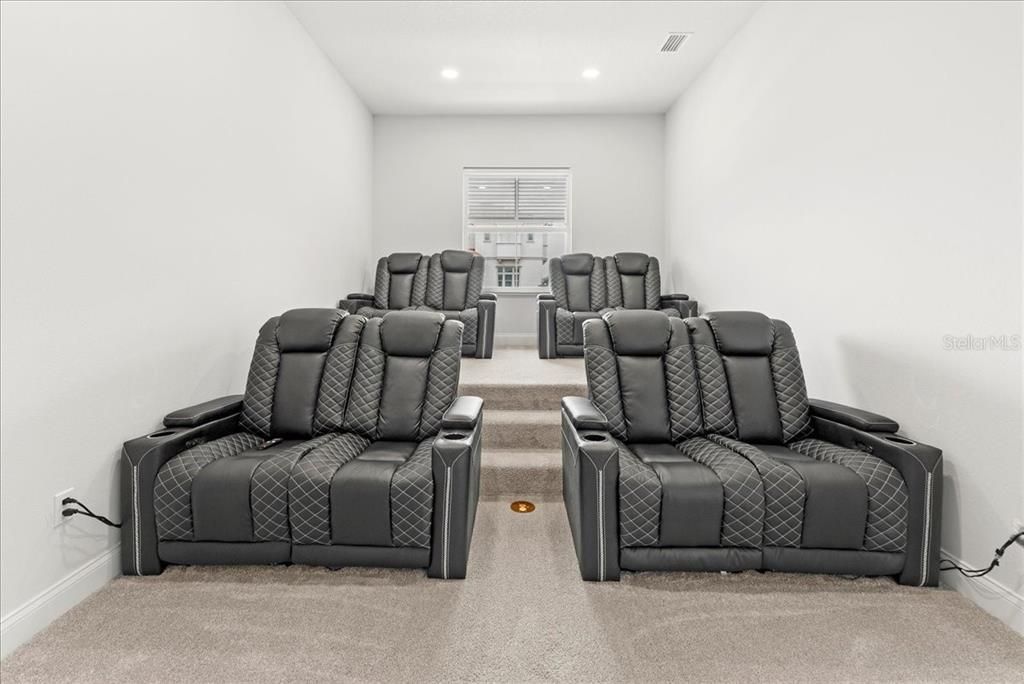 For Sale: $2,295,000 (5 beds, 4 baths, 3541 Square Feet)