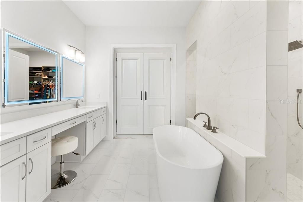 For Sale: $2,295,000 (5 beds, 4 baths, 3541 Square Feet)