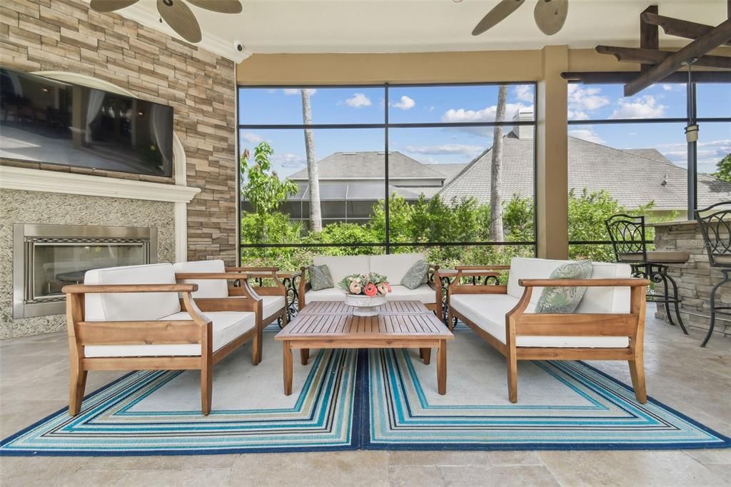 合同活跃: $1,850,000 (5 贝兹, 4 浴室, 5247 平方英尺)