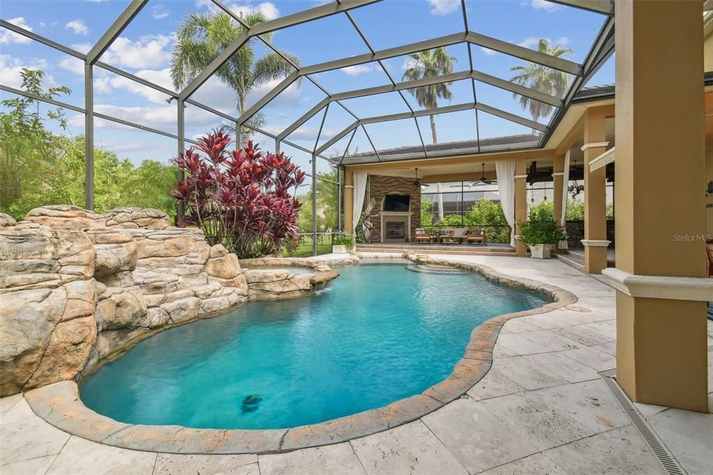 合同活跃: $1,850,000 (5 贝兹, 4 浴室, 5247 平方英尺)