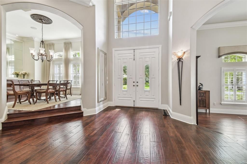 合同活跃: $1,850,000 (5 贝兹, 4 浴室, 5247 平方英尺)