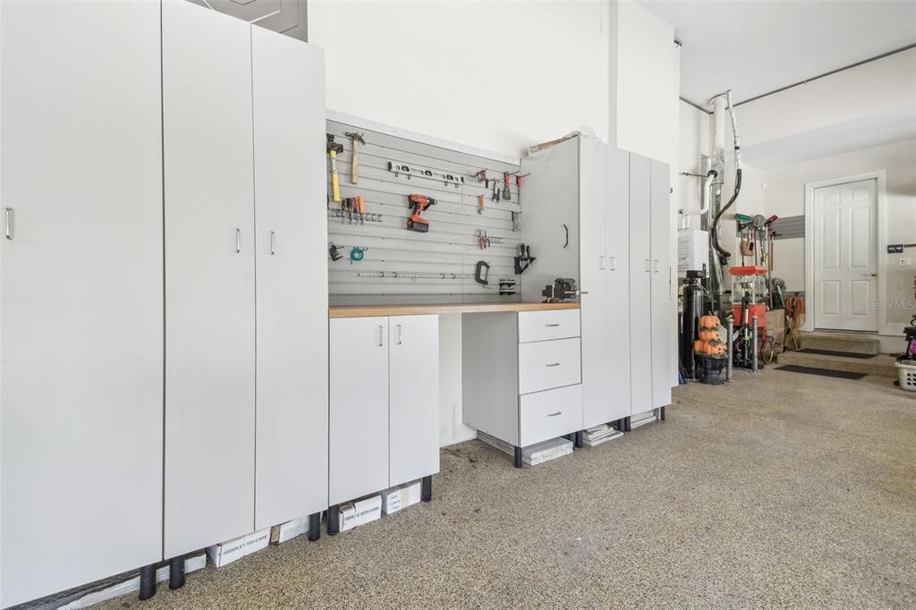 合同活跃: $1,850,000 (5 贝兹, 4 浴室, 5247 平方英尺)