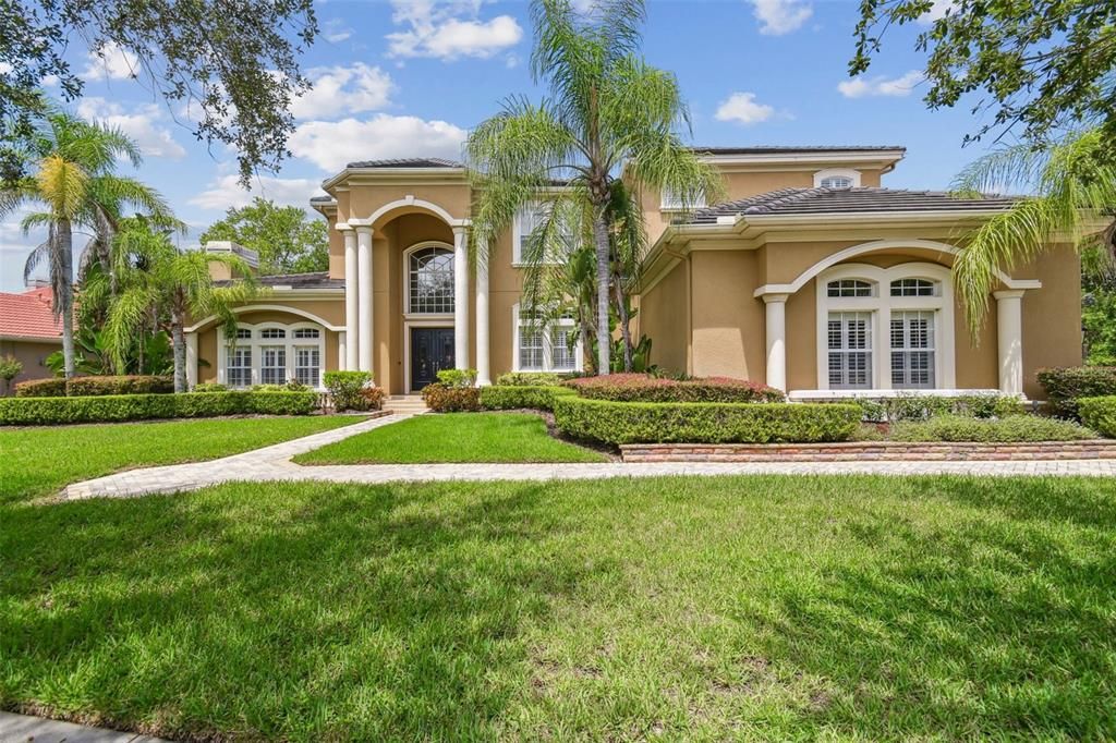 合同活跃: $1,850,000 (5 贝兹, 4 浴室, 5247 平方英尺)