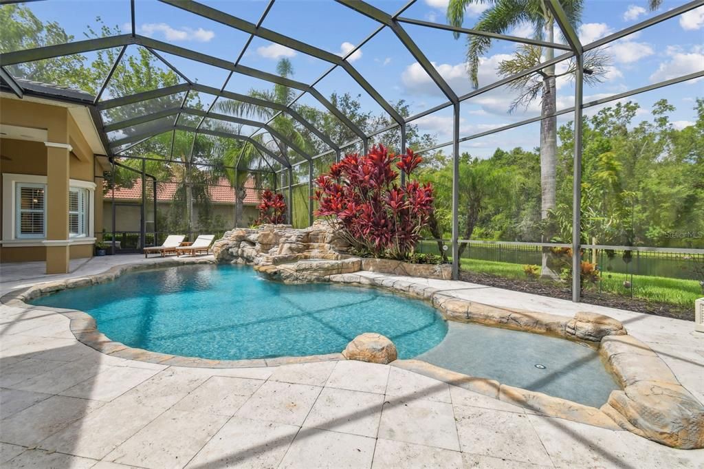 合同活跃: $1,850,000 (5 贝兹, 4 浴室, 5247 平方英尺)