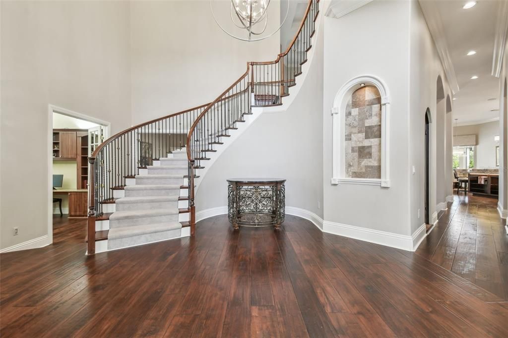 合同活跃: $1,850,000 (5 贝兹, 4 浴室, 5247 平方英尺)