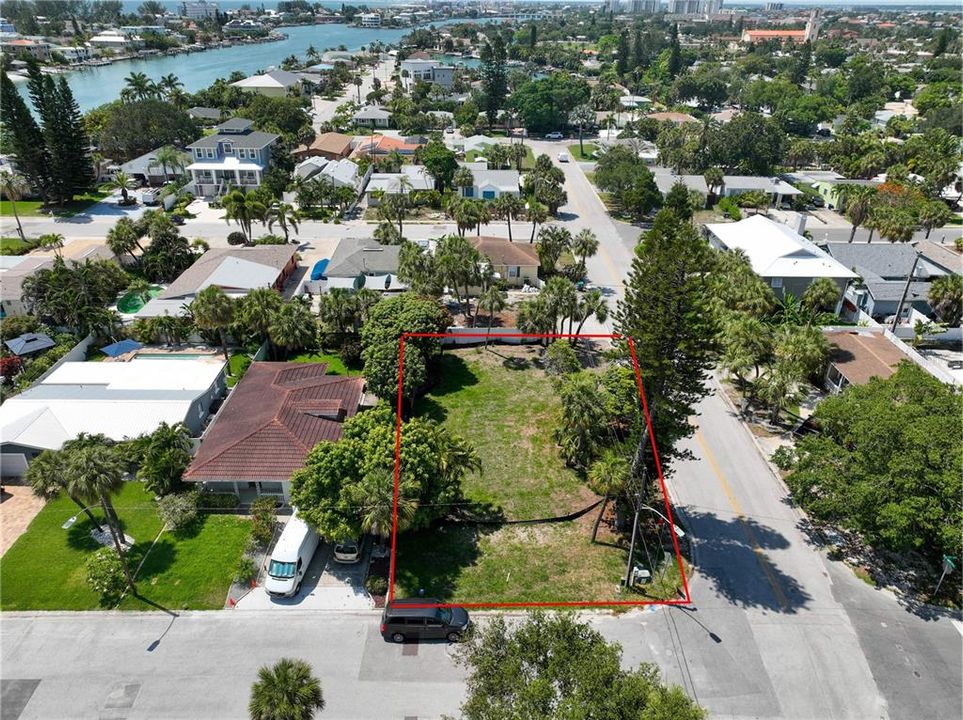 En Venta: $409,999 (0.11 acres)