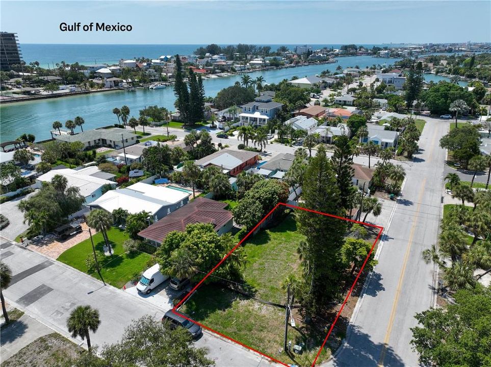 En Venta: $409,999 (0.11 acres)