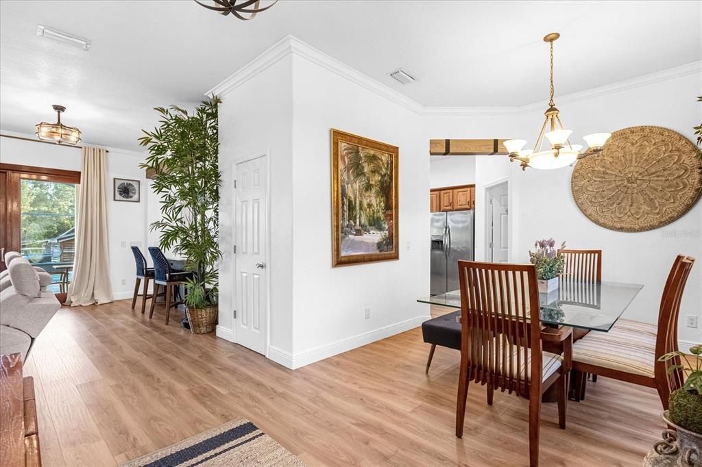 待售: $935,000 (4 贝兹, 2 浴室, 2218 平方英尺)