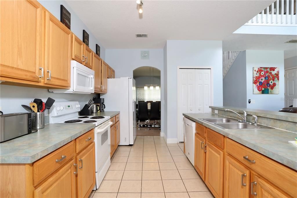 For Sale: $484,900 (5 beds, 3 baths, 2572 Square Feet)