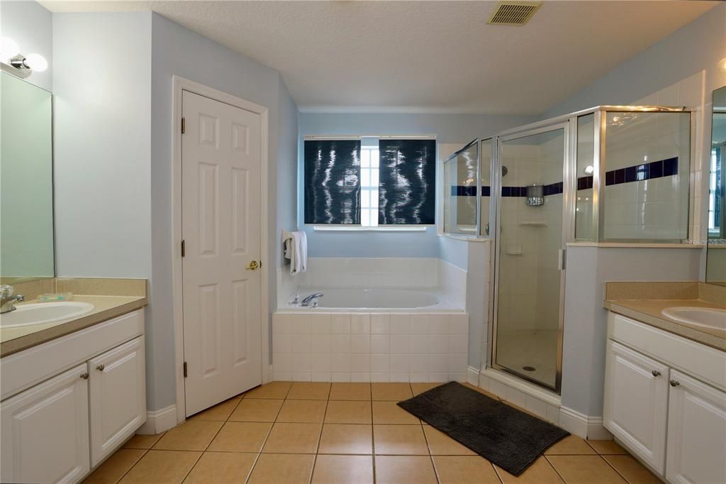 For Sale: $484,900 (5 beds, 3 baths, 2572 Square Feet)