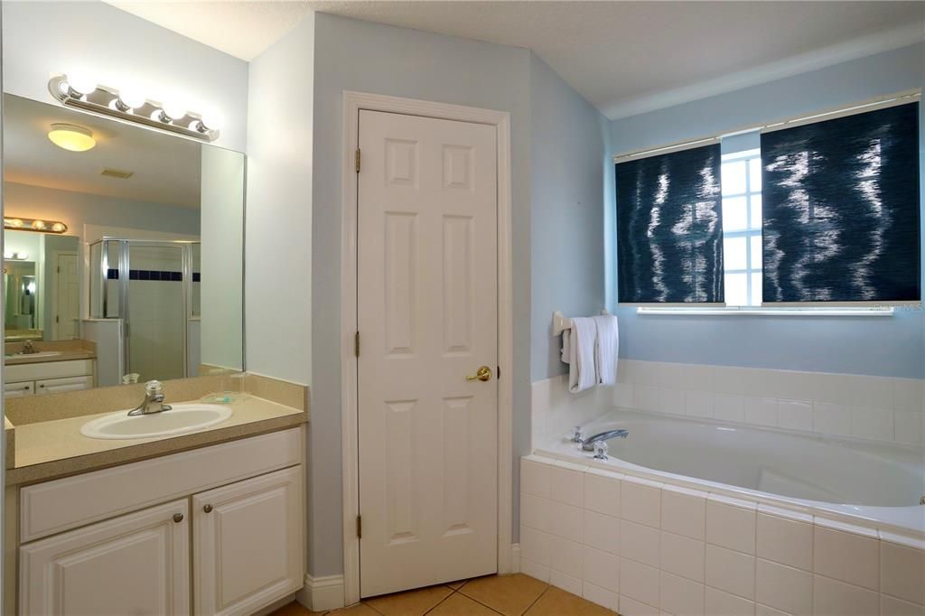 For Sale: $484,900 (5 beds, 3 baths, 2572 Square Feet)