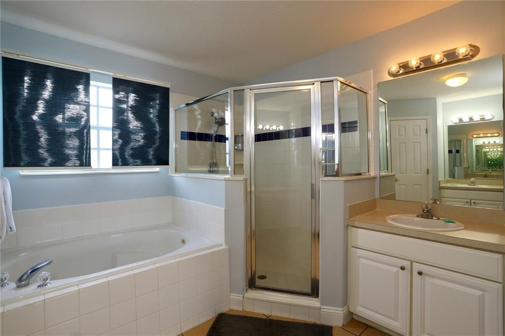 For Sale: $484,900 (5 beds, 3 baths, 2572 Square Feet)