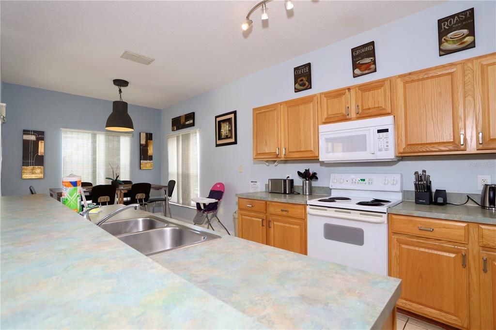 For Sale: $484,900 (5 beds, 3 baths, 2572 Square Feet)