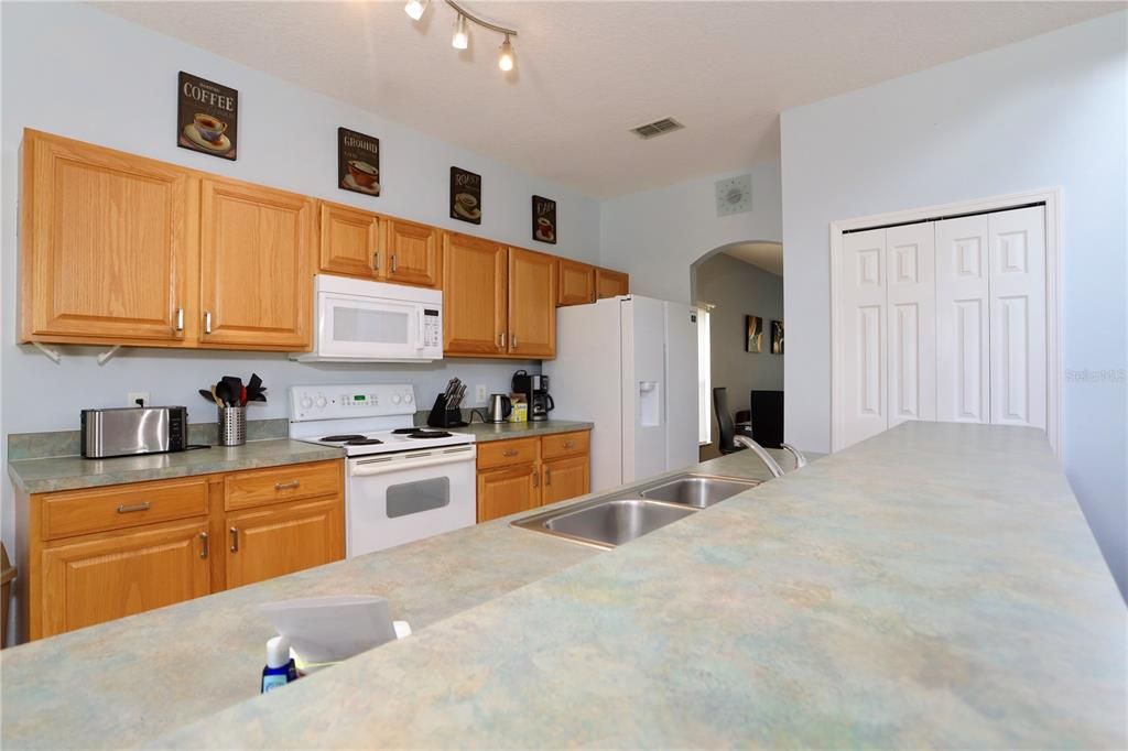 For Sale: $484,900 (5 beds, 3 baths, 2572 Square Feet)