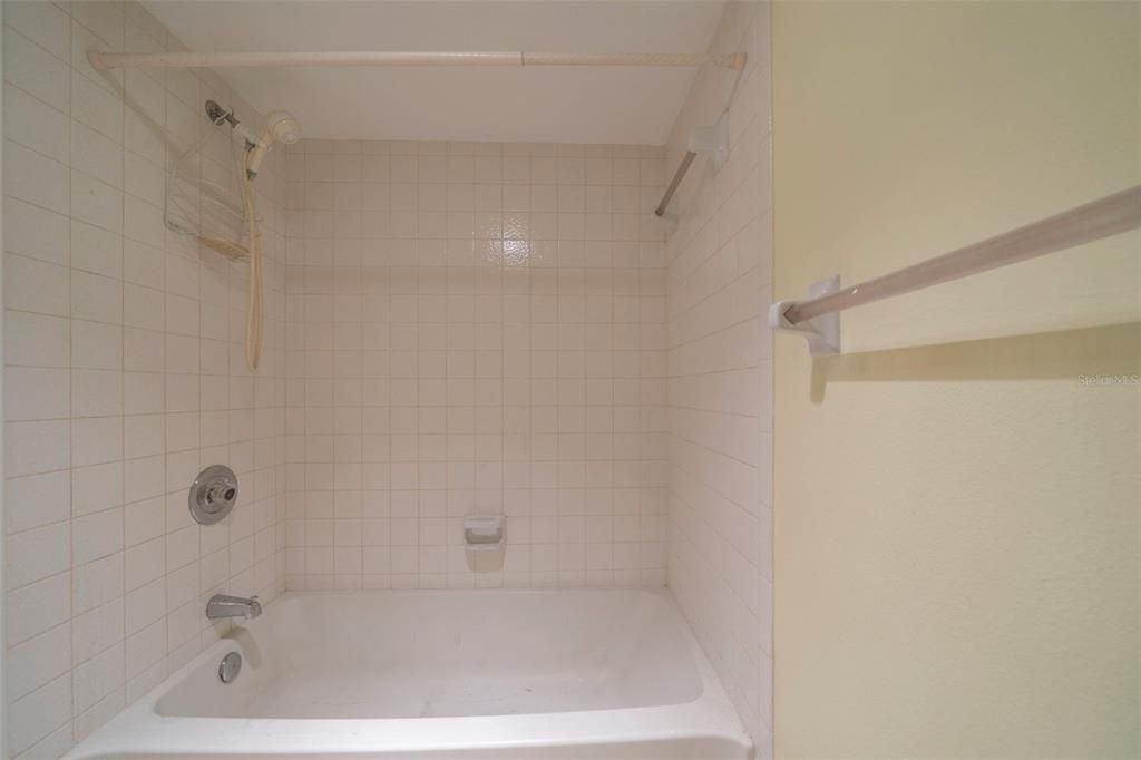 На продажу: $142,000 (2 спален, 2 ванн, 899 Квадратных фут)