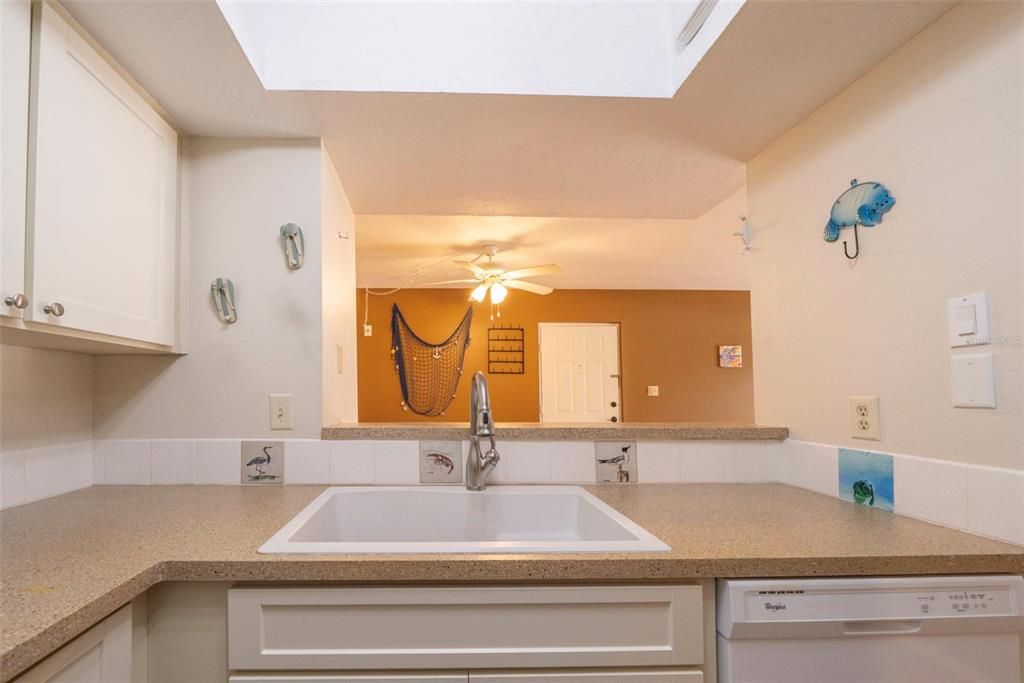 На продажу: $142,000 (2 спален, 2 ванн, 899 Квадратных фут)