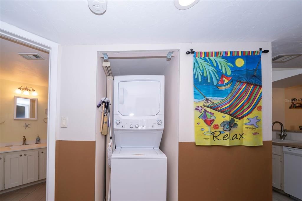 На продажу: $142,000 (2 спален, 2 ванн, 899 Квадратных фут)