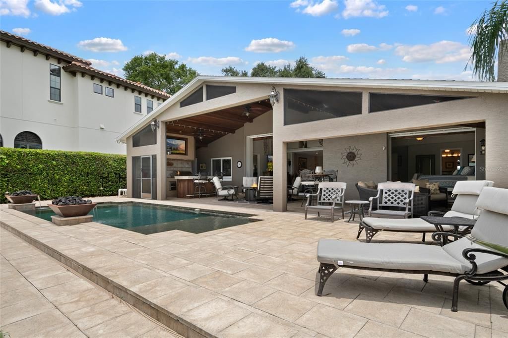 Activo con contrato: $1,890,000 (4 camas, 3 baños, 2384 Pies cuadrados)