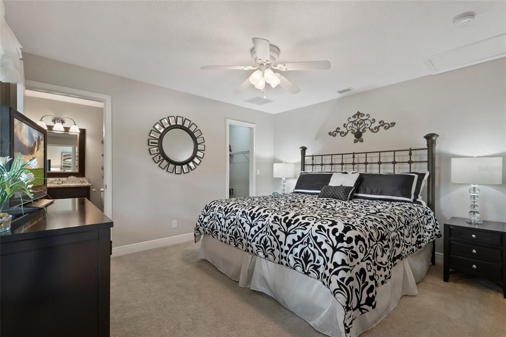 Activo con contrato: $1,890,000 (4 camas, 3 baños, 2384 Pies cuadrados)