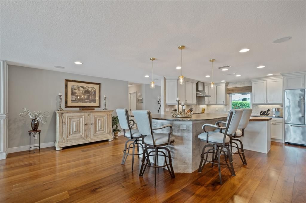 Activo con contrato: $1,890,000 (4 camas, 3 baños, 2384 Pies cuadrados)