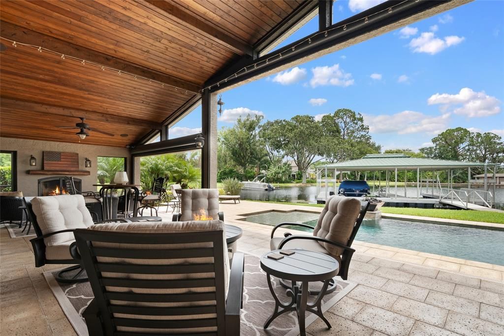 Activo con contrato: $1,890,000 (4 camas, 3 baños, 2384 Pies cuadrados)