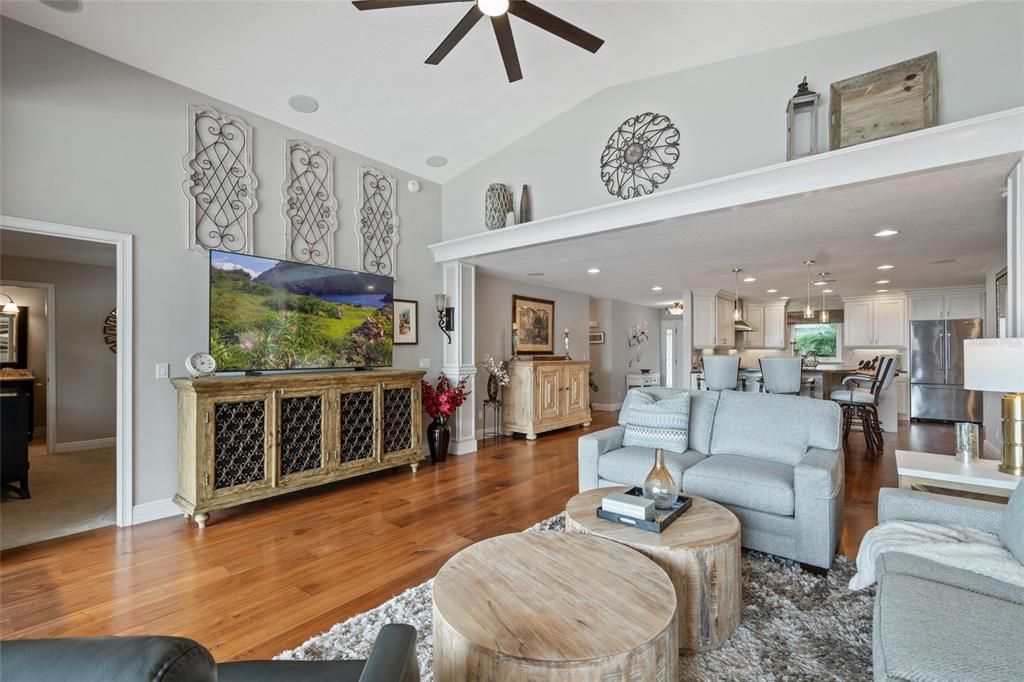 Activo con contrato: $1,890,000 (4 camas, 3 baños, 2384 Pies cuadrados)