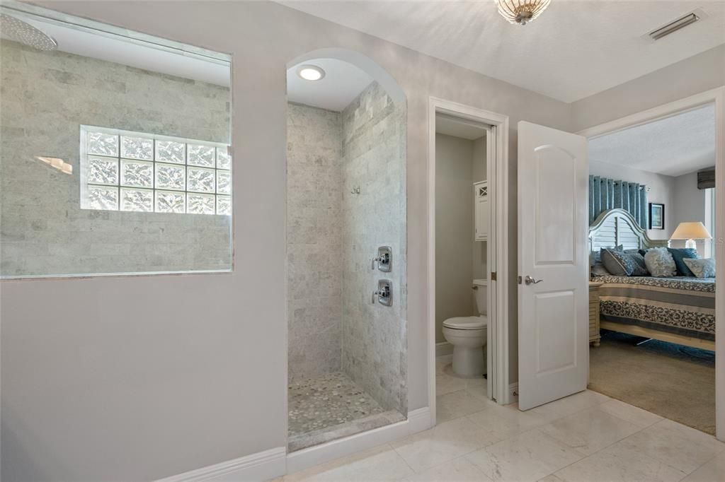 Activo con contrato: $1,890,000 (4 camas, 3 baños, 2384 Pies cuadrados)