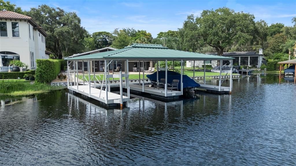 Activo con contrato: $1,890,000 (4 camas, 3 baños, 2384 Pies cuadrados)