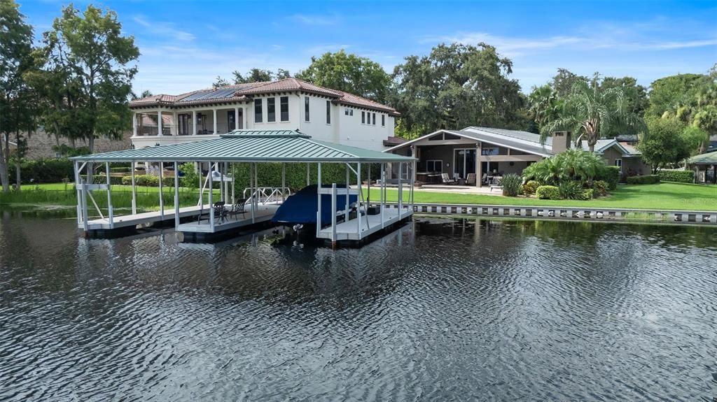 Activo con contrato: $1,890,000 (4 camas, 3 baños, 2384 Pies cuadrados)