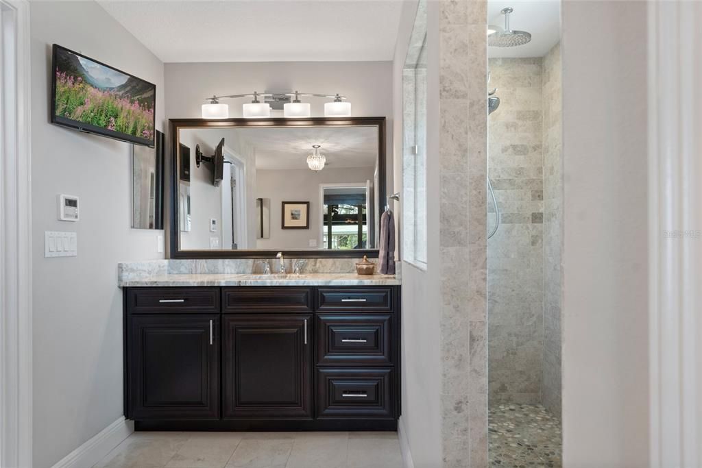 Activo con contrato: $1,890,000 (4 camas, 3 baños, 2384 Pies cuadrados)